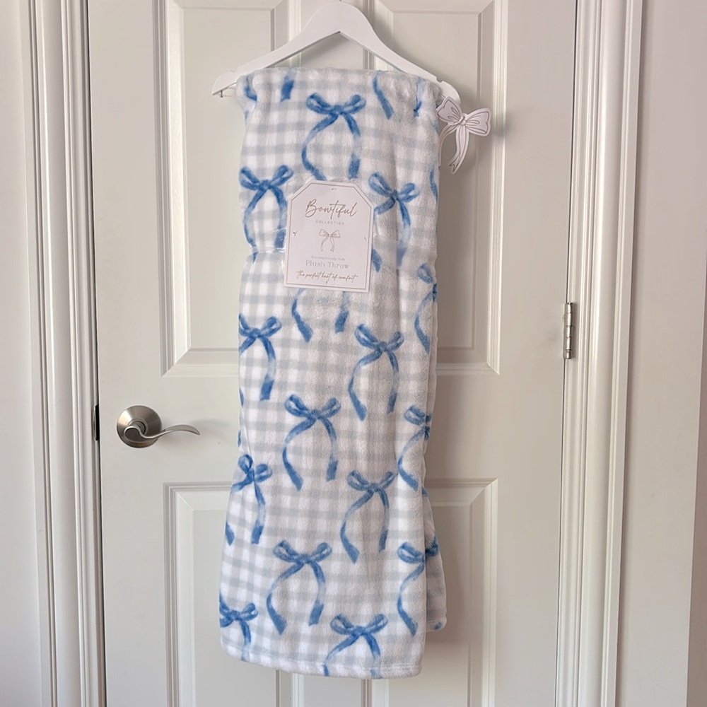 Blue Bows Throw Blanket NWT